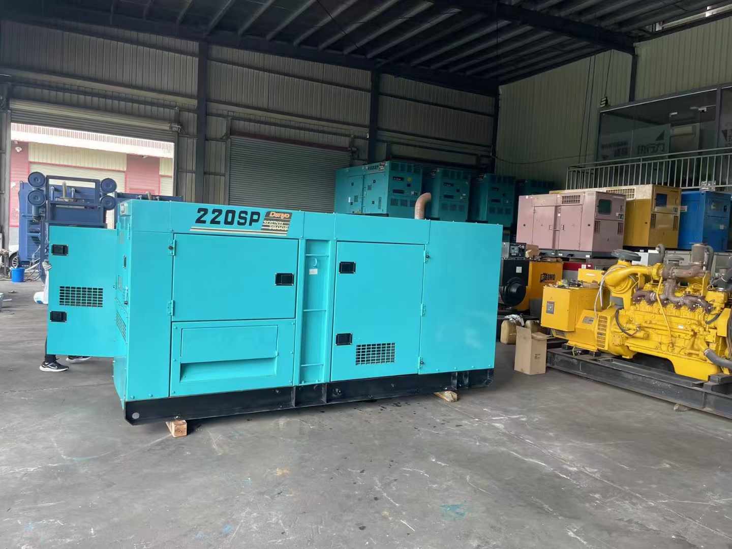 开平800kW 柴油发电机的输出电流波动范围是多少？