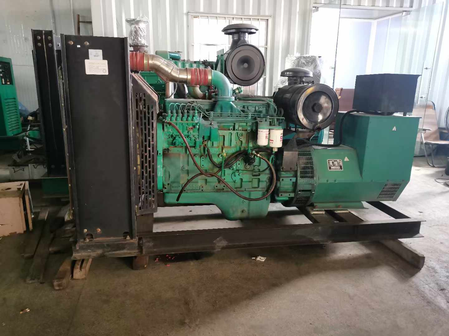 开平发电机租赁如何确定电缆的承载电流是否在安全范围内？