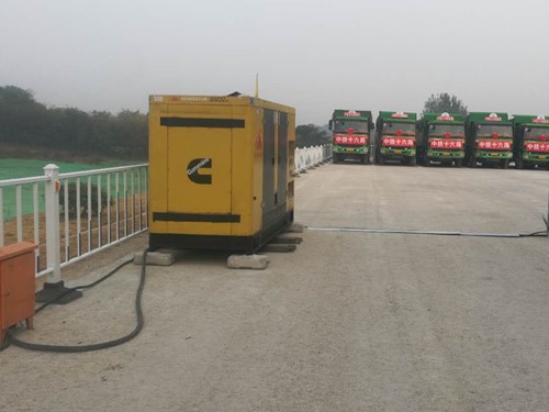 开平电力系统的稳定性和设备兼容性如何影响发电机组的频率规格？